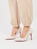 Beżowe dresowe spodnie z miękkiego materiału 