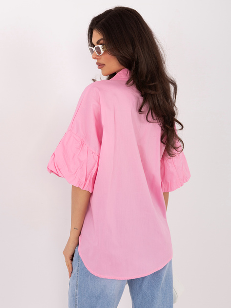 Różowa damska koszula z falbankami przy rękawach