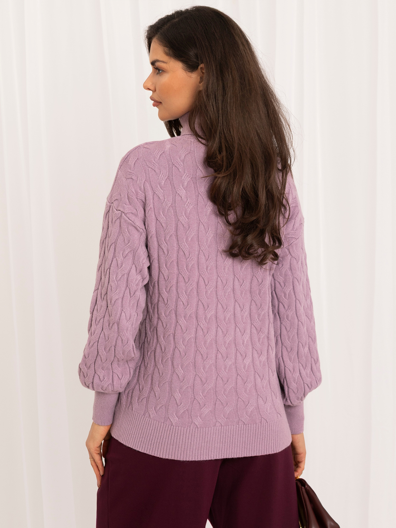 Light purple turtleneck sweater with viscose.