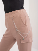 Hurtownia Ciemnobeżowe spodnie damskie dresowe ze ściągaczami