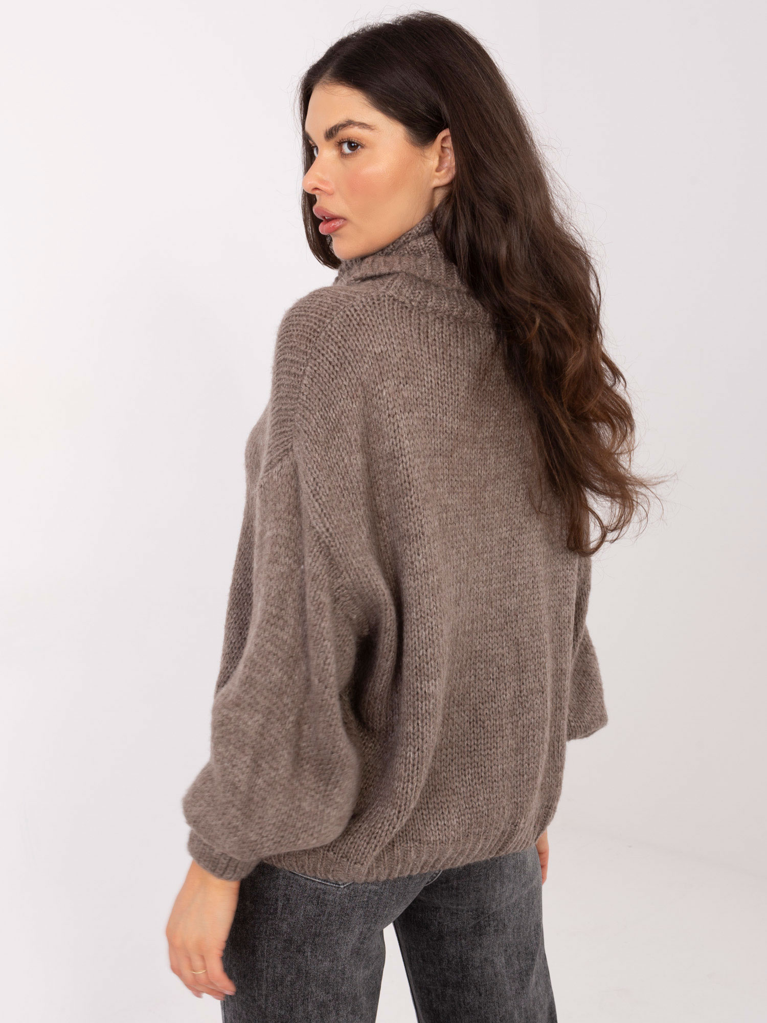 Sweter ciemny bezowy