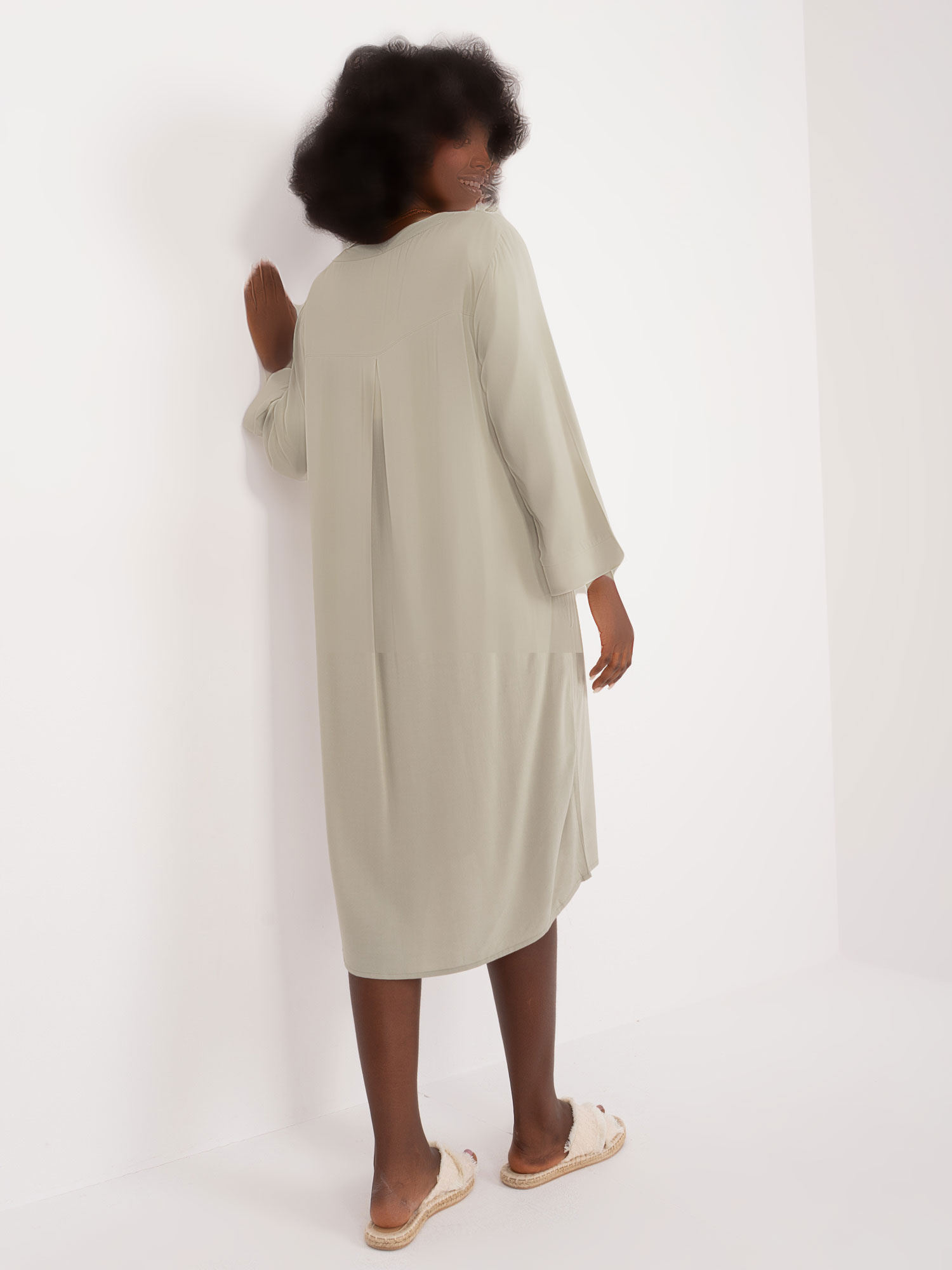 Großhandel Khaki lockeres Kleid mit Taschen SUBLEVEL.