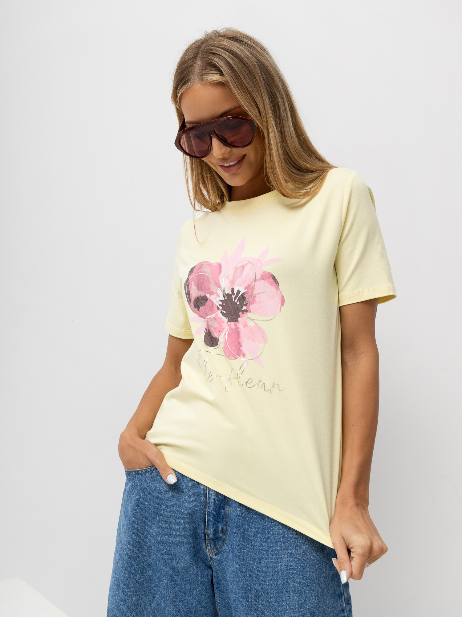Helles gelbes Baumwoll-T-Shirt mit dem Aufdruck RUE PARIS.