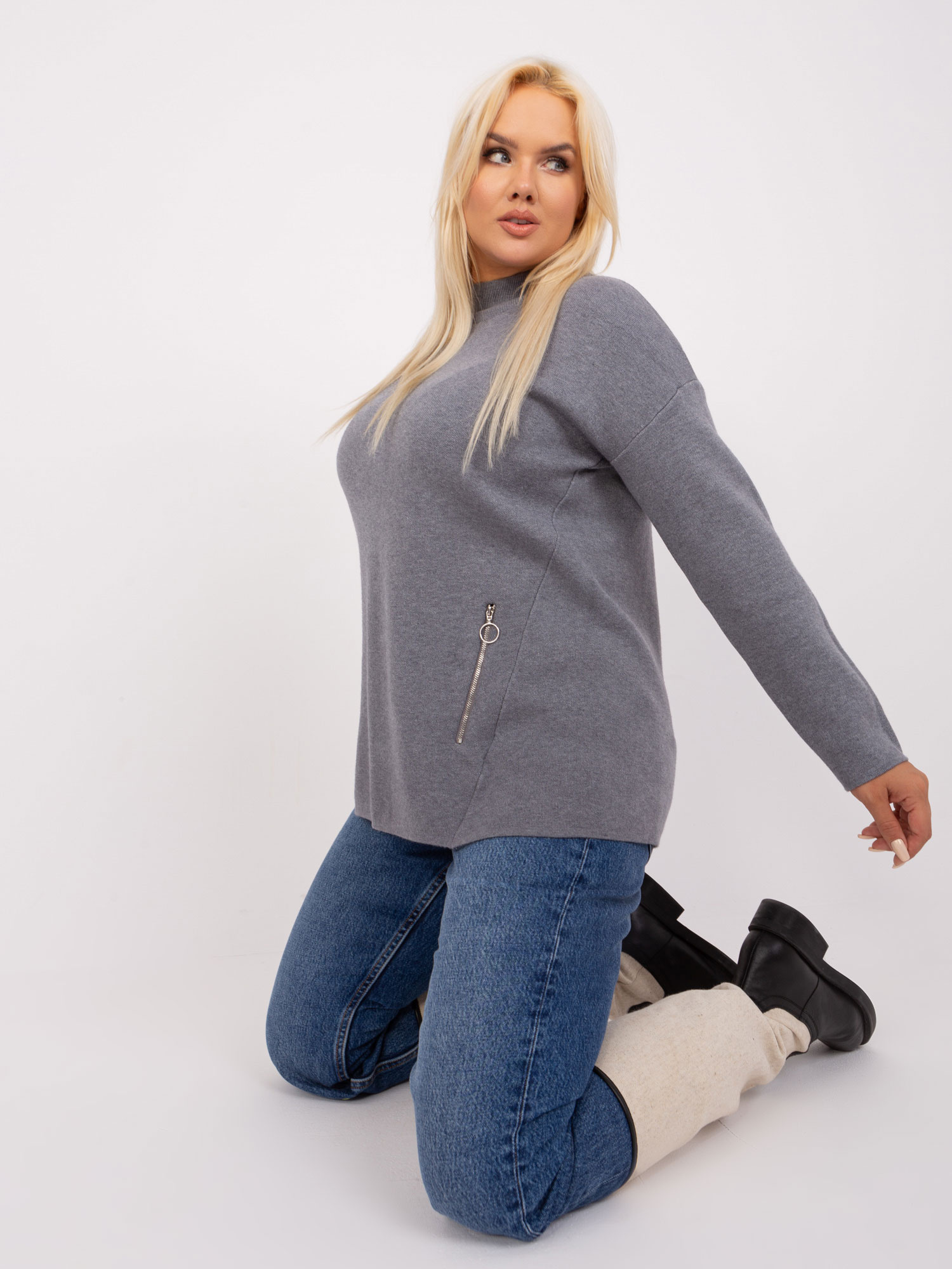 Ciemnoszary damski sweter plus size z zamkami