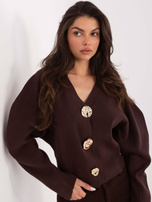 Schokoladenpullover mit Druckknopfverschluss.