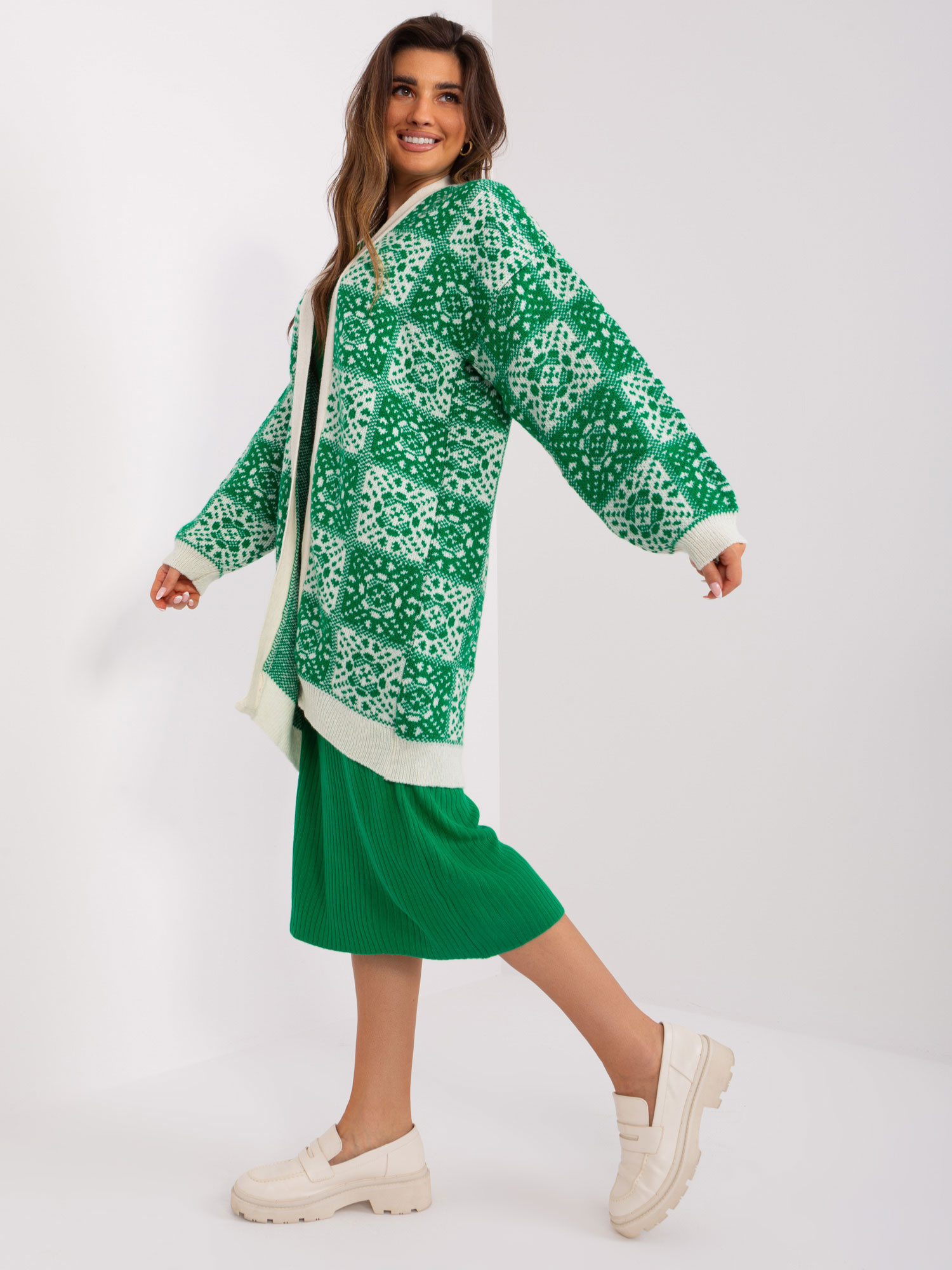 Hurt green-ecru loose cardigan with patterns.