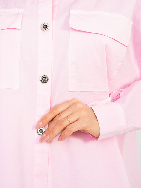Pastelowa różowa koszula oversize z kieszeniami