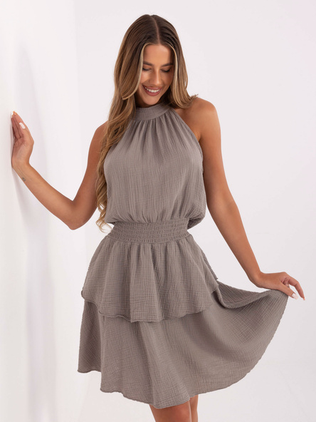 Ciemnobeżowa muślinowa sukienka z falbaną