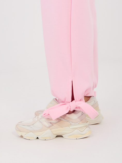 Jasnoróżowe dresowe spodnie z kokardkami
