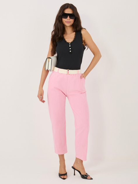 Jasnoróżowe sztruksowe spodnie typu carrot