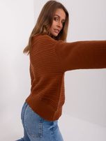 Hurt Brązowy asymetryczny sweter o kroju nietoperza