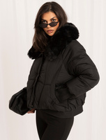 Schwarze Daunenjacke mit Steppung.