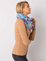 Jasnoniebieska chusta w kwiaty