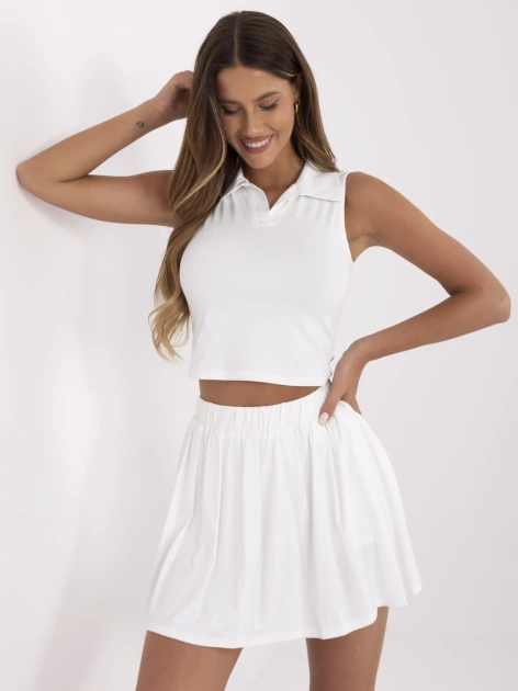 Ecru sportowy komplet z mini spódnicą