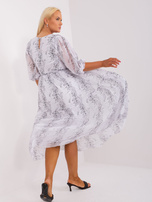 Hurtownia Biała sukienka plus size z falbaną