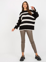 Hurt Czarno-ecru dzianinowy sweter oversize w warkocze 