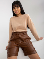 Hurtownia Brązowe ocieplane szorty casualowe z ekoskóry