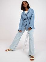 Niebieski krótki płaszcz z paskiem 