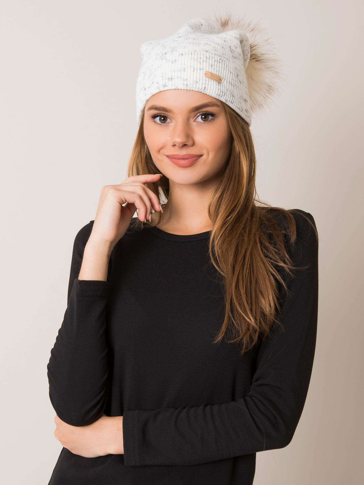 Ecru women's hat with pompom RUE PARIS