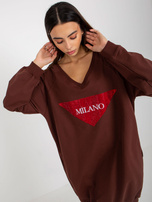 Hurt Ciemnobrązowa długa bluza oversize z aplikacją i napisem 