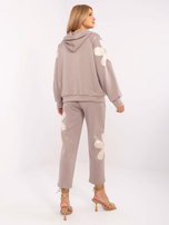 Hurtownia Ciemnobeżowy damski komplet z cekinami