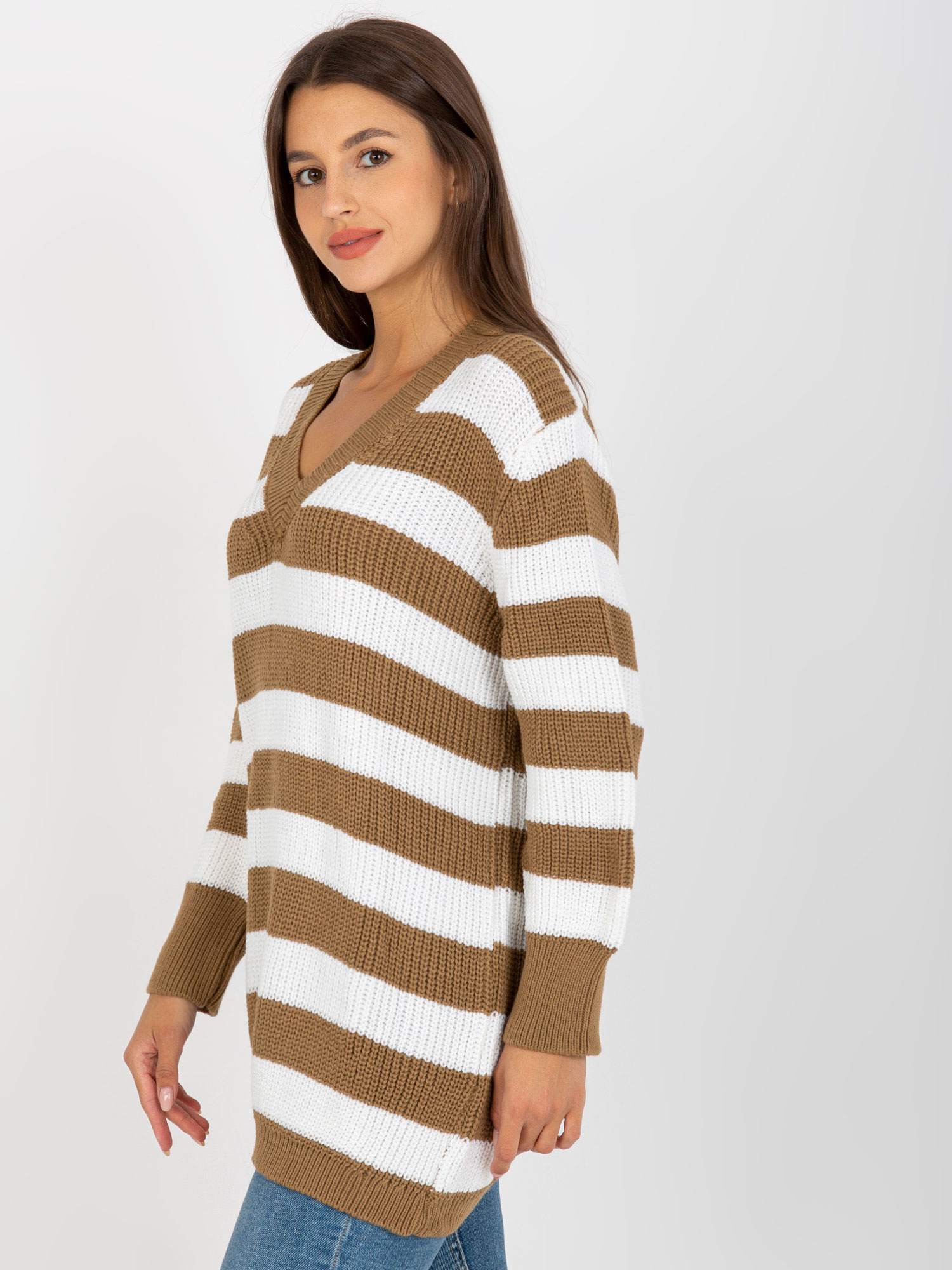 Hurtownia Biało-beżowy sweter oversize w paski RUE PARIS