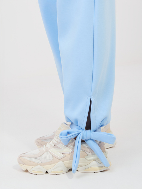 Jasnoniebieskie dresowe spodnie ze ściągaczami