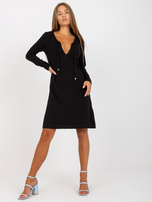 Hurt Czarna prosta sukienka basic z wiązanym dekoltem RUE PARIS