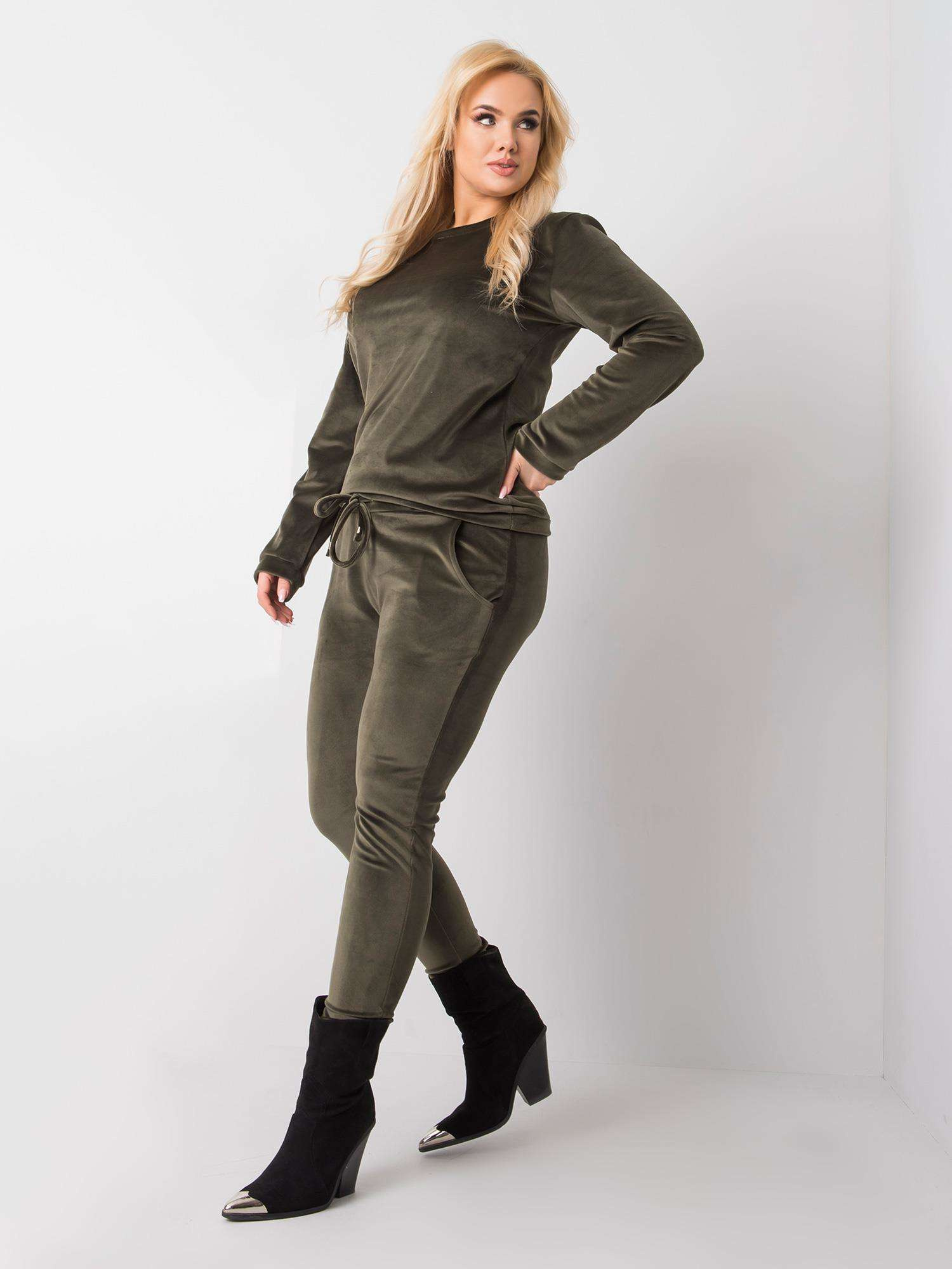 Khaki veliūrinis komplektas plus size Jeanne.