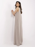 Ciemnobeżowy elegancki kombinezon z kwiatową broszką