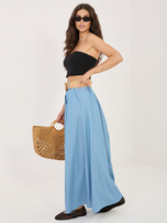 Jasnoniebieska rozkloszowana spódnica z kieszeniami