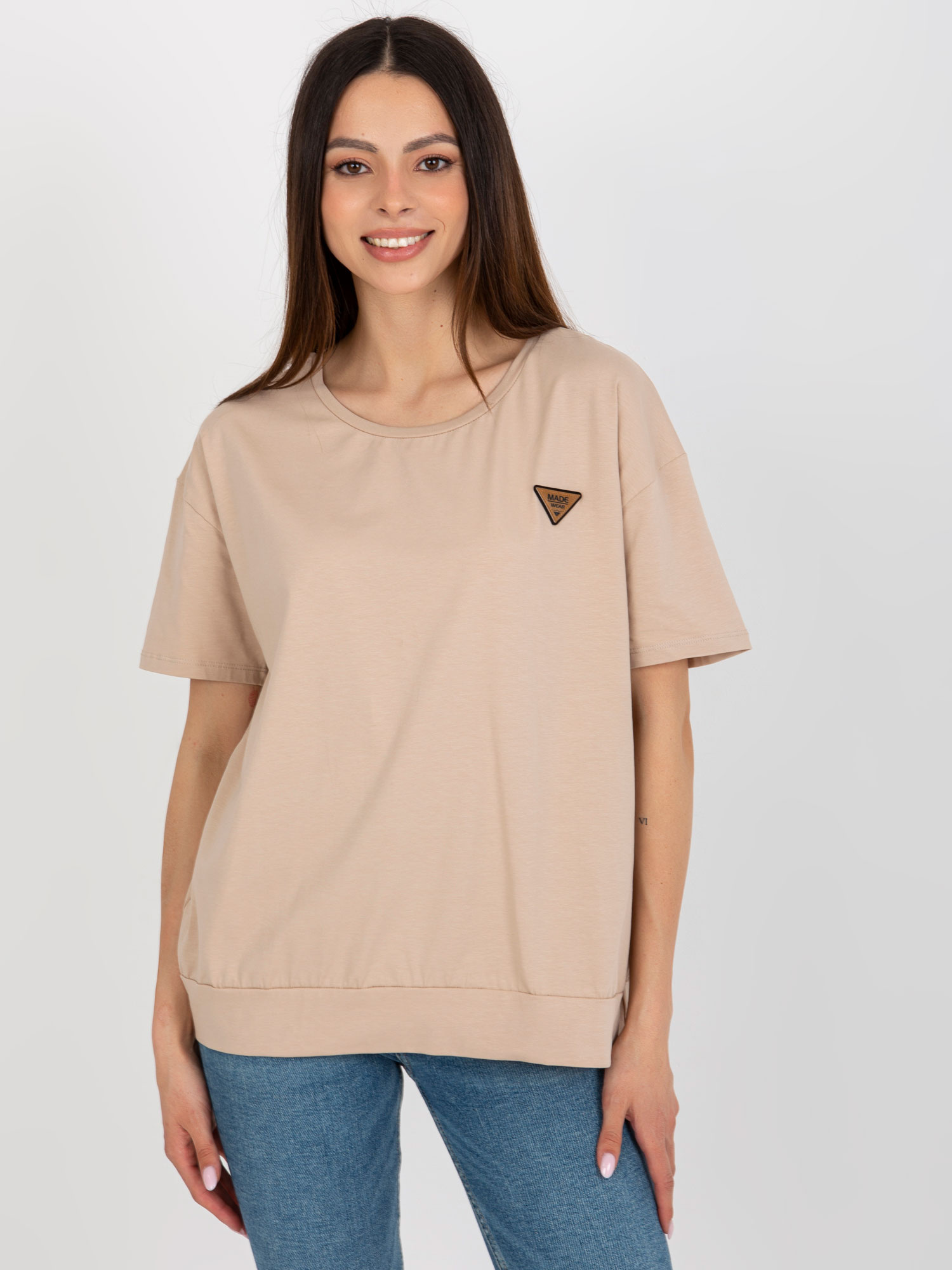 Beżowa bluzka oversize z krótkim rękawem