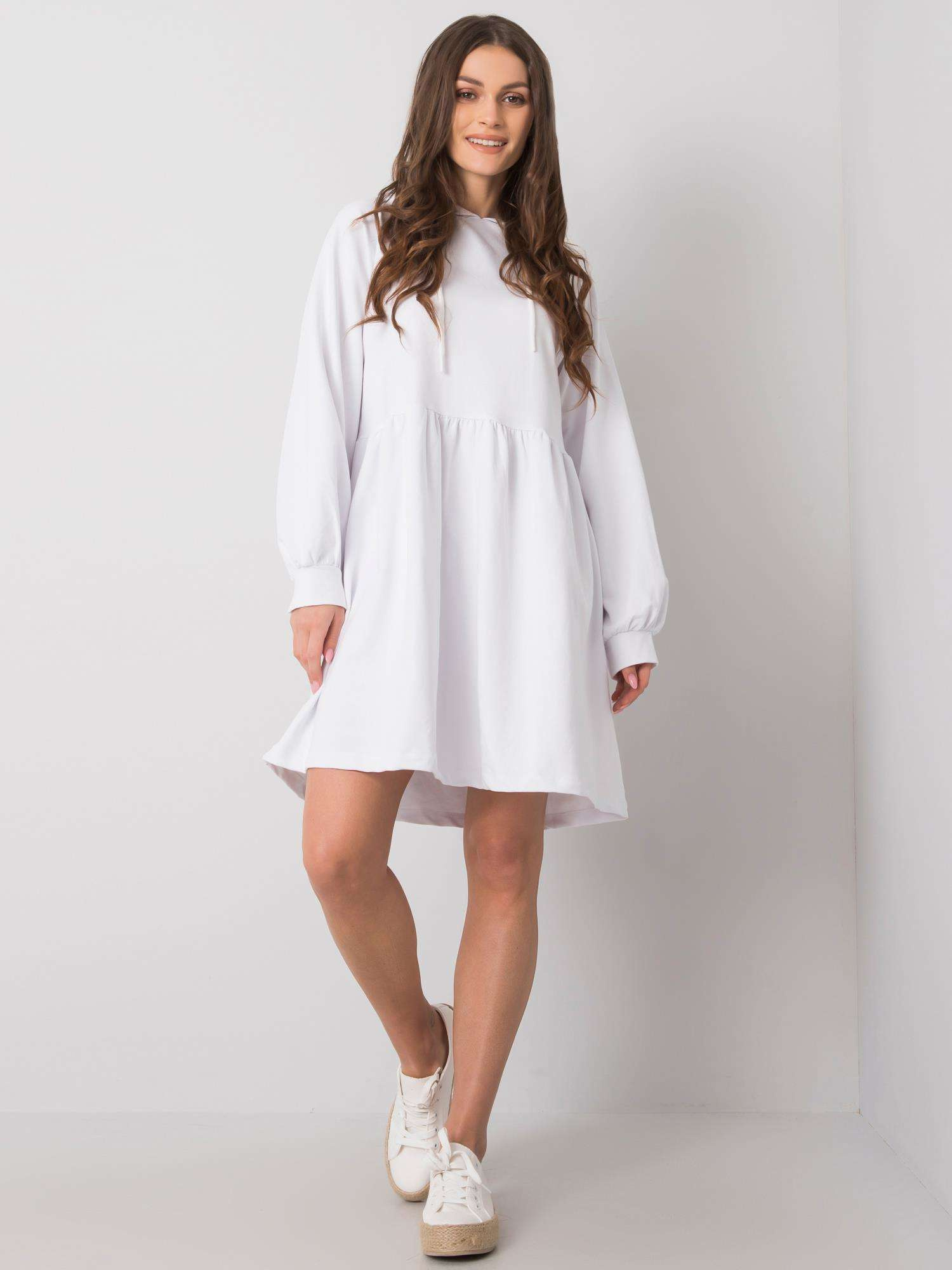 Weiße Kleid mit Kapuze Sidorela RUE PARIS.
