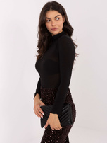 Czarna dopasowana bluzka z golfem