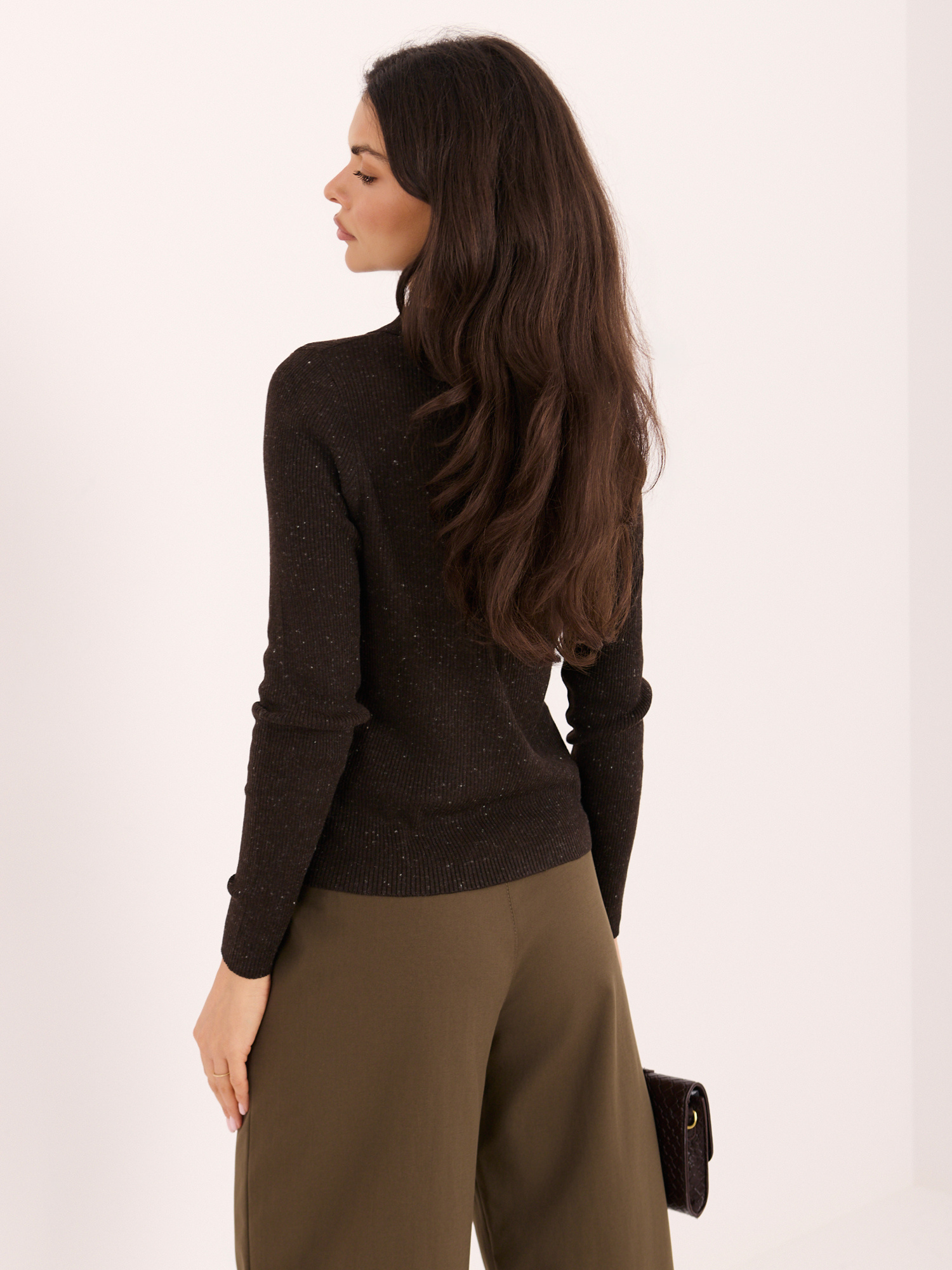 Brown elegant cardigan with a collar.