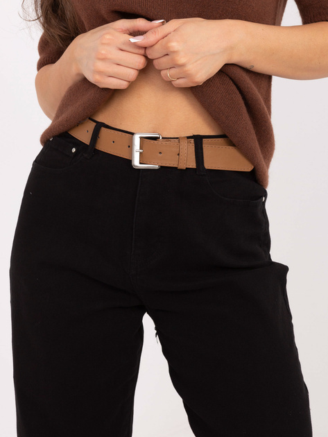 Czarne damskie jeansy mom z paskiem