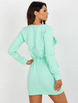 Hurt Miętowa mini sukienka dresowa z kieszeniami i paskiem
