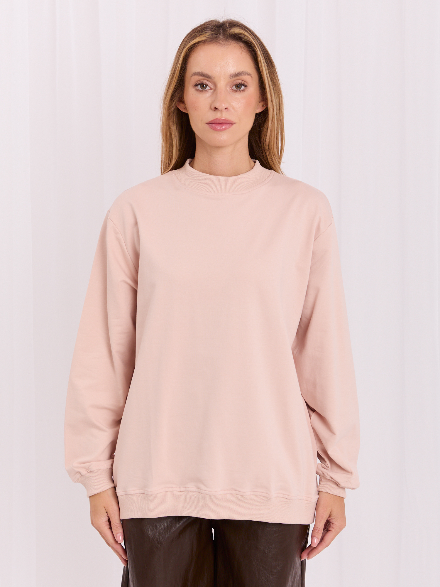 Helle rosa Basic Sweatshirt aus Baumwolle.