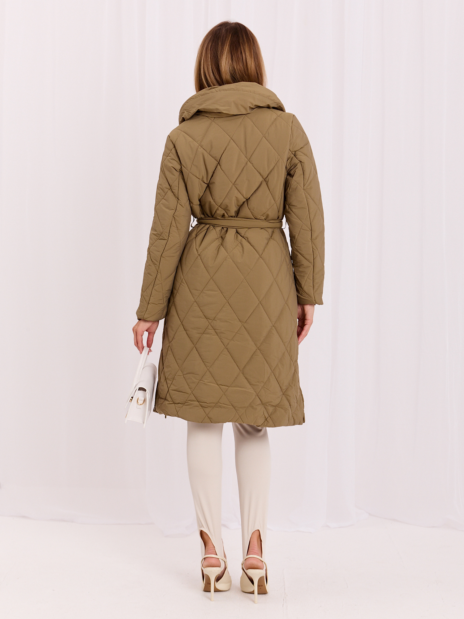 Großhandel Khaki lange Winterjacke mit Steppung.