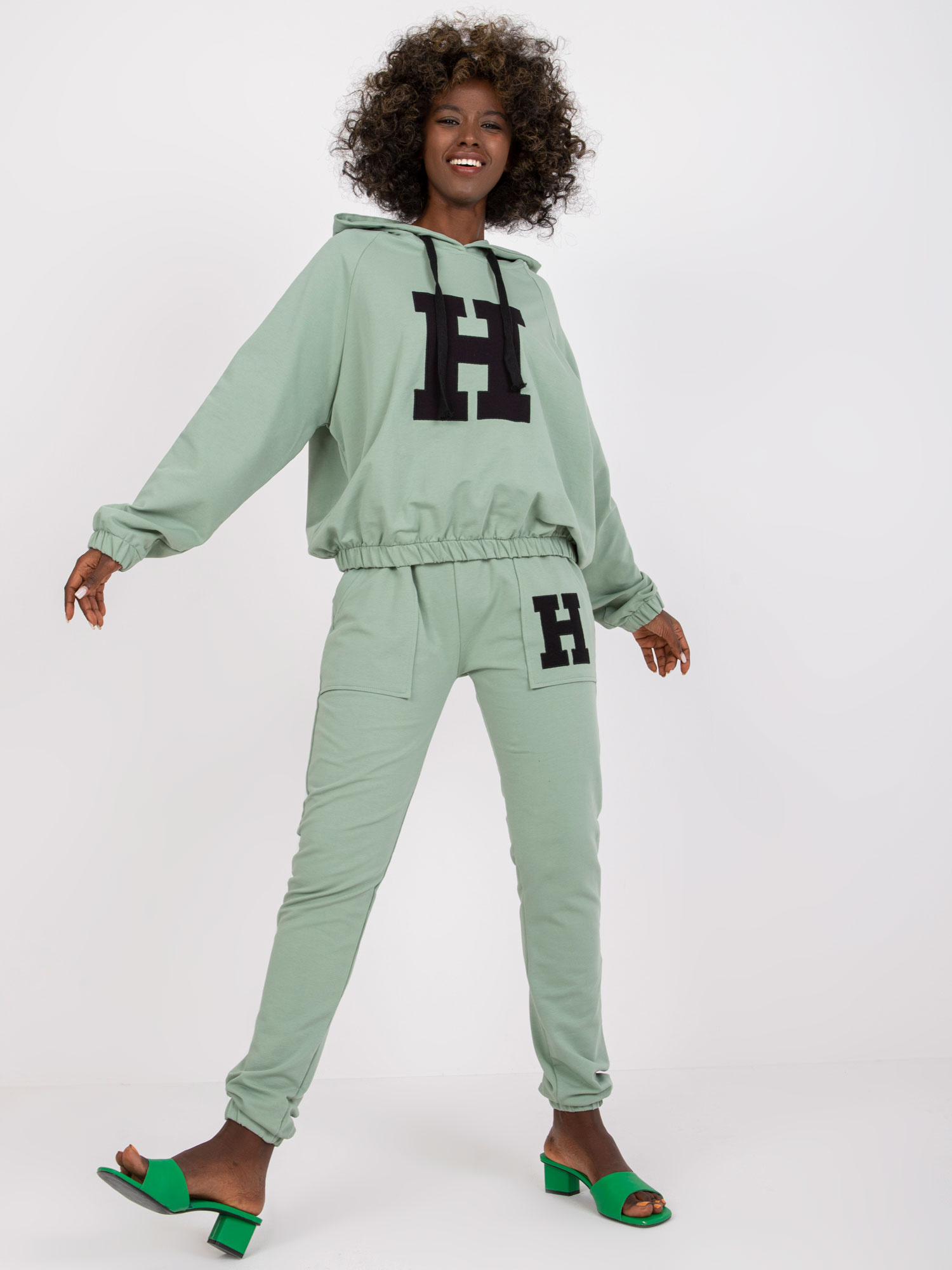 Pistachio two-piece sweatsuit set with Natela pants 