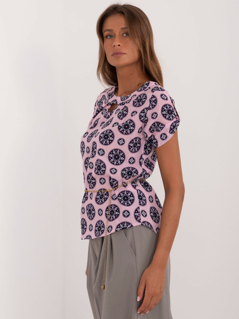 Hurtownia Jasnoróżowa bluzka wizytowa z łańcuszkiem