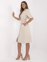 Beżowa koszulowa sukienka z paskiem