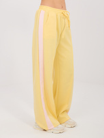 Pastelowy żółty komplet z szerokimi spodniami RUE PARIS