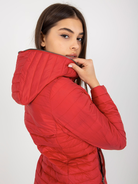 Hurt Czerwona kurtka pikowana z kieszeniami