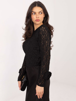 Czarna koronkowa bluzka z drapowaniem