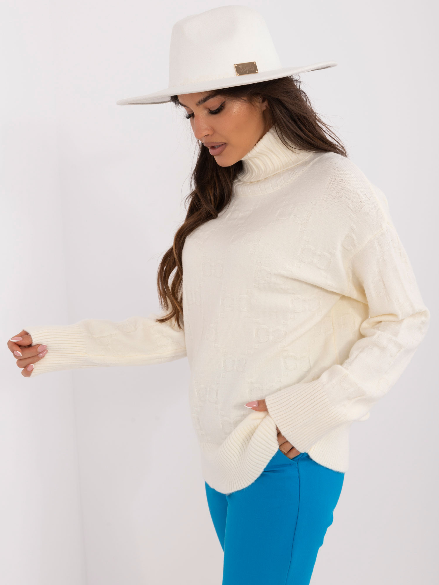 Sweter ecru