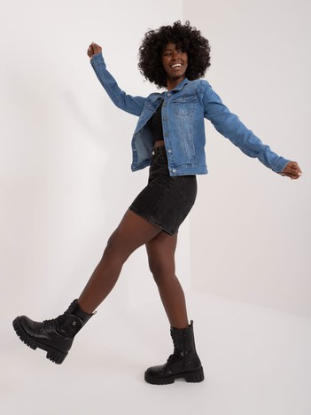 Hurtownia Niebieska kurtka jeansowa z przetarciami