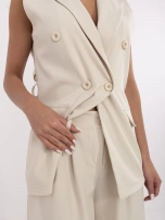 Beżowy garniturowy komplet z długą kamizelką