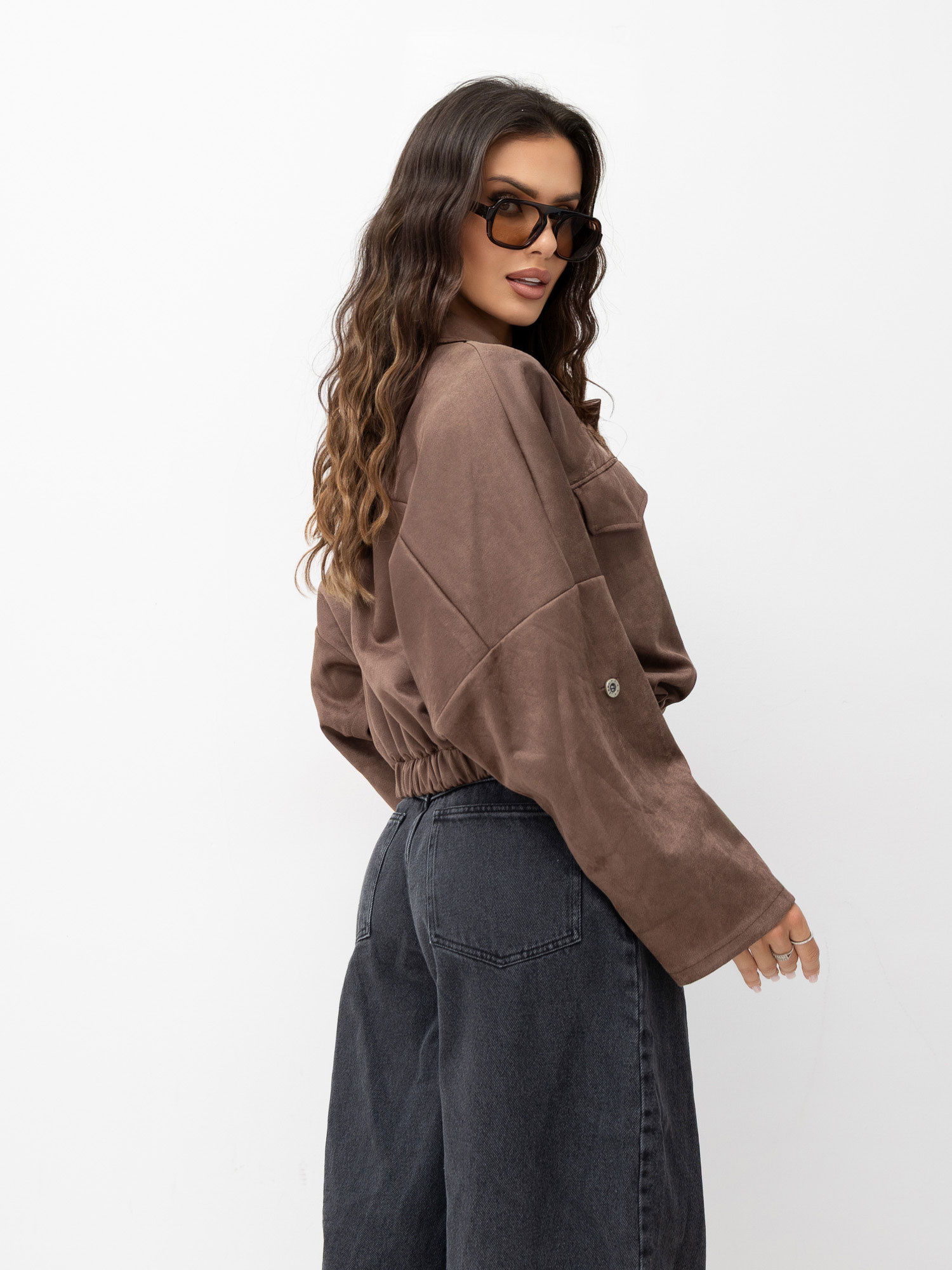 Brown short jacket with a suede effect.