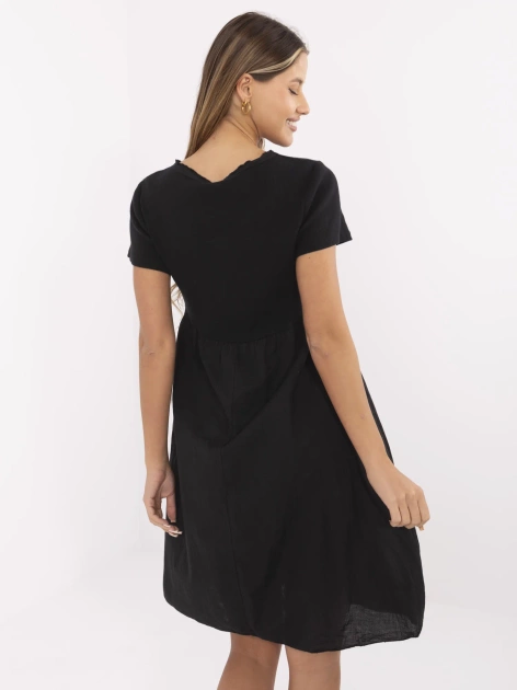 Czarna letnia sukienka z krótkim rękawem